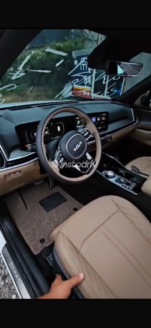 كيا سورينتو 2024 أبيض مستعملة للبيع - 3