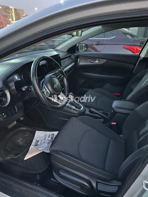 كيا جراند سيراتو 2021 أبيض مستعملة للبيع - 1