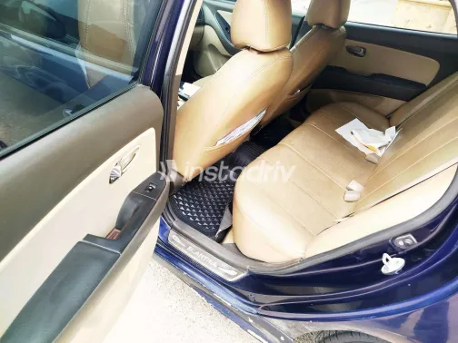 هيونداي إلنترا اتش دى 2010 أبيض مستعملة للبيع - 1