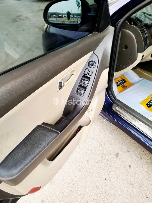 هيونداي إلنترا اتش دى 2010 أبيض مستعملة للبيع - 10