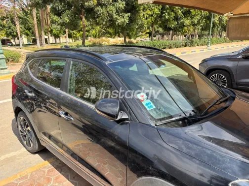 Hyundai Tucson 2019 White Used for Sale - 6