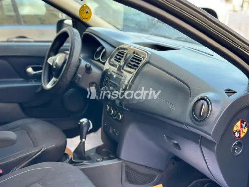 رينو لوجان 2017 فضي مستعملة للبيع - 7