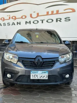 رينو لوجان 2017 فضي مستعملة للبيع