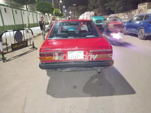 مازدا 323 1982 أحمر مستعملة للبيع - 3