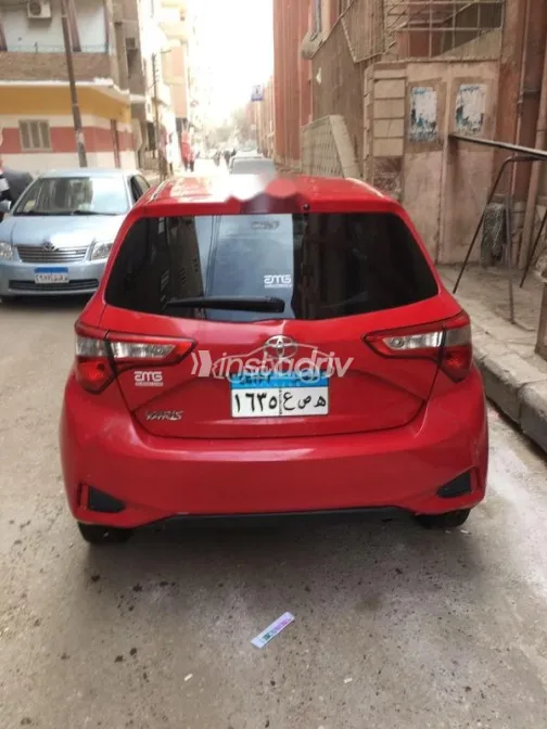 تويوتا ياريس 2019 أبيض مستعملة للبيع - 4