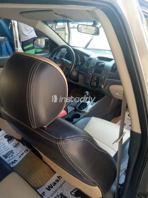 Kia Cerato 2010 White Used for Sale - 1