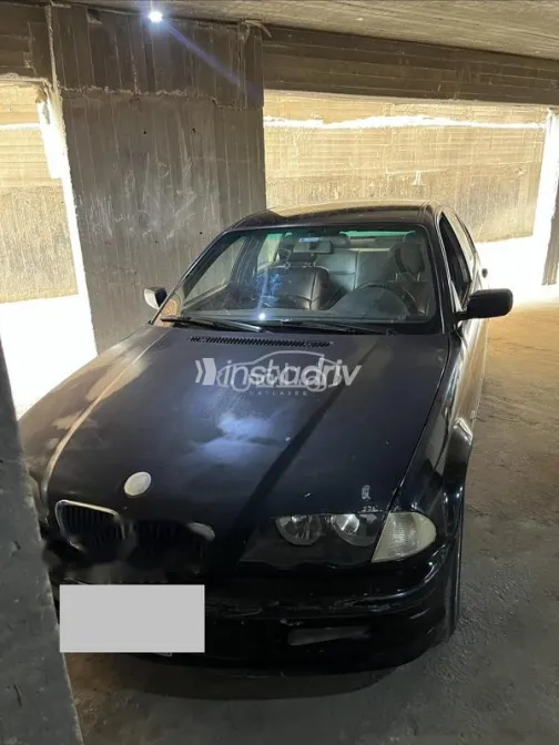 بي ام دبليو 318 2002 أسود مستعملة للبيع - 1