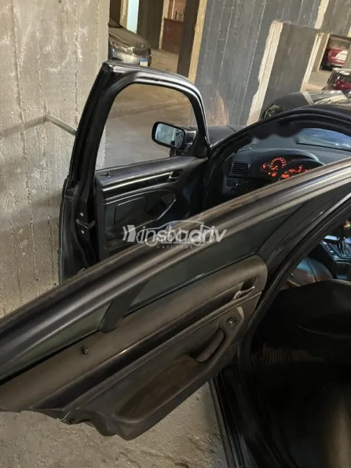 بي ام دبليو 318 2002 أسود مستعملة للبيع - 6