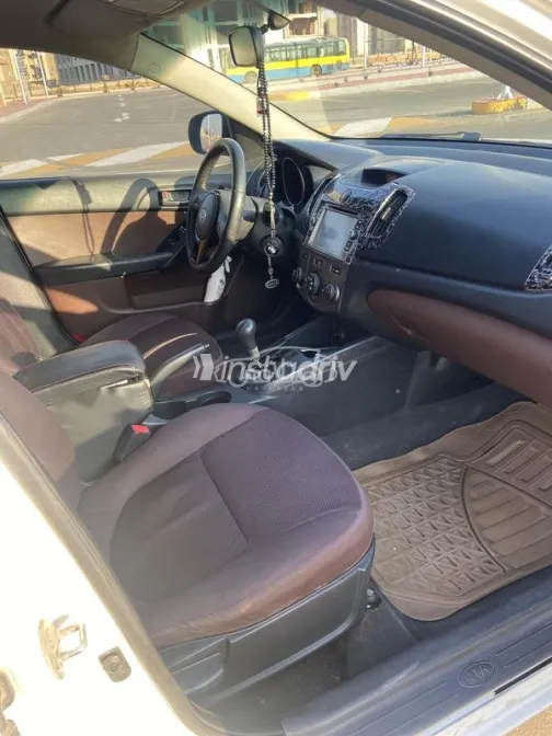 Kia Cerato 2010 White Used for Sale - 7