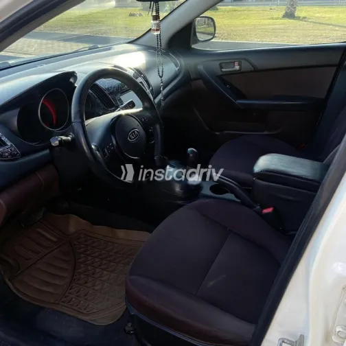 Kia Cerato 2010 White Used for Sale - 8