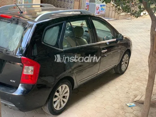 كيا كارينز 2012 أسود مستعملة للبيع - 2