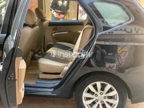 كيا كارينز 2012 أسود مستعملة للبيع - 8