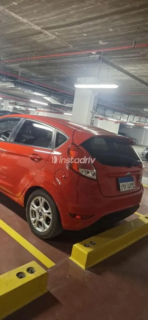 فورد فيستا 2014 أحمر مستعملة للبيع - 4