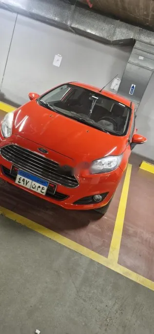 فورد فيستا 2014 أحمر مستعملة للبيع