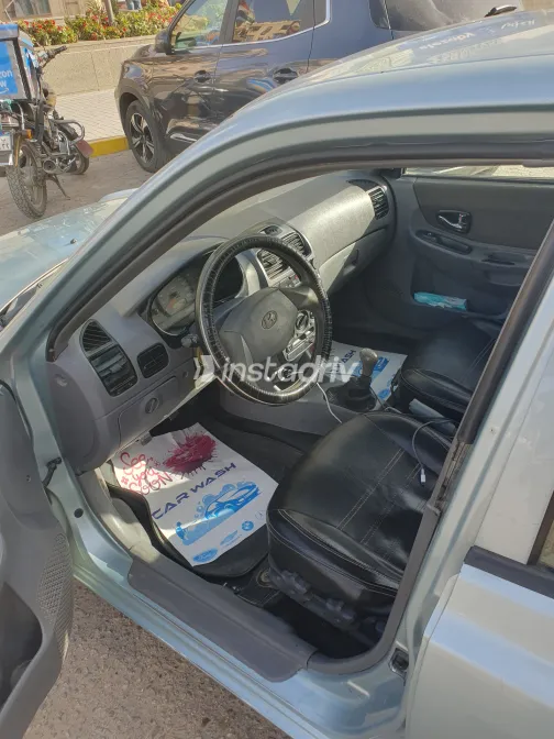 هيونداي فيرنا 2013 أبيض مستعملة للبيع - 4