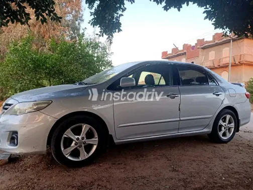 تويوتا كورولا 2012 أبيض مستعملة للبيع - 3