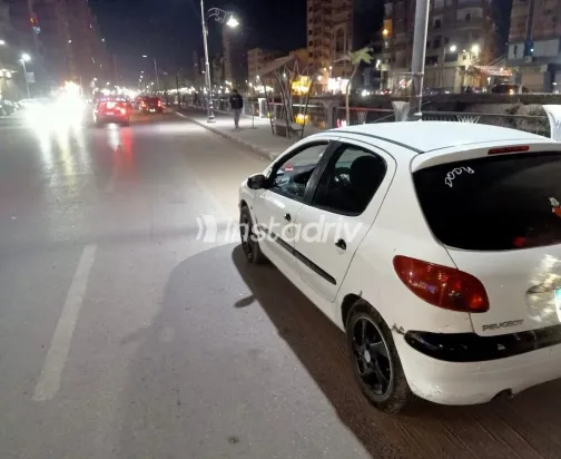 بيجو 206 2004 أبيض مستعملة للبيع - 2