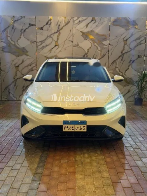 Kia Cerato 2022 White Used for Sale - 1