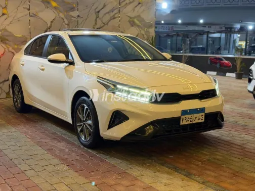 Kia Cerato 2022 White Used for Sale - 3