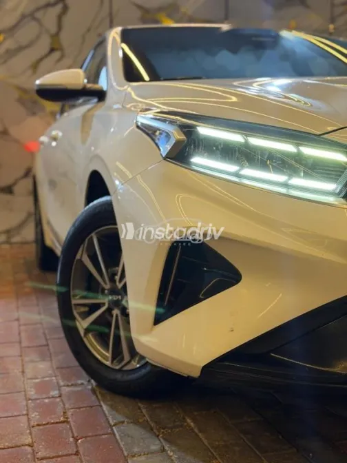 Kia Cerato 2022 White Used for Sale - 4