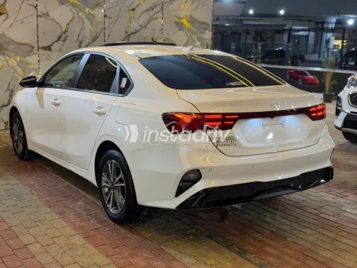 Kia Cerato 2022 White Used for Sale - 5