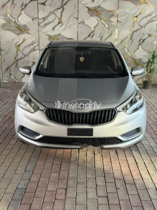 كيا سيراتو 2015 فضي مستعملة للبيع - 1