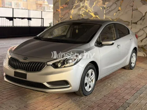 كيا سيراتو 2015 فضي مستعملة للبيع - 2