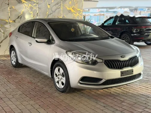 كيا سيراتو 2015 فضي مستعملة للبيع - 3