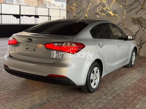 كيا سيراتو 2015 فضي مستعملة للبيع - 5