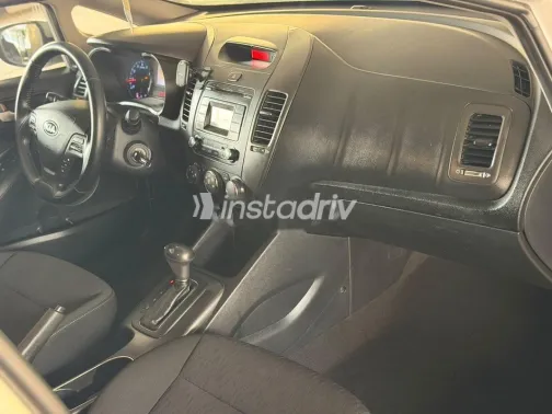 كيا سيراتو 2015 فضي مستعملة للبيع - 8