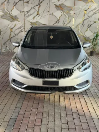 كيا سيراتو 2015 فضي مستعملة للبيع