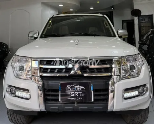 Mitsubishi Pajero 2015 White Used for Sale - 1