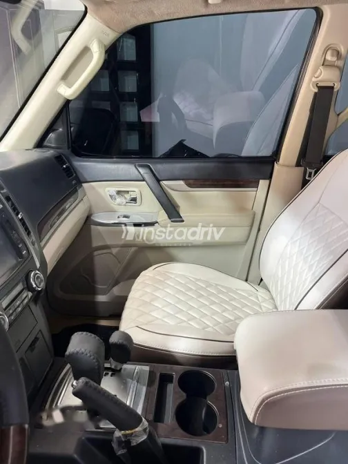 Mitsubishi Pajero 2015 White Used for Sale - 4