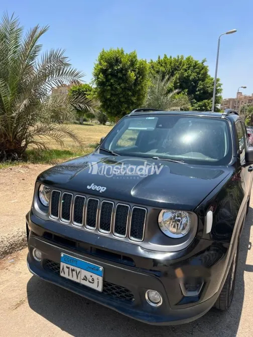 جيب رينيجيد 2023 أسود مستعملة للبيع - 2