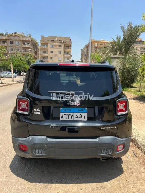 جيب رينيجيد 2023 أسود مستعملة للبيع - 4