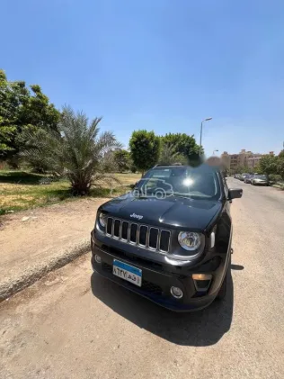 جيب رينيجيد 2023 أسود مستعملة للبيع