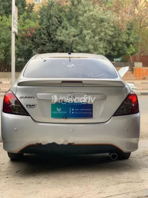 نيسان صنى 2021 رمادي مستعملة للبيع - 2