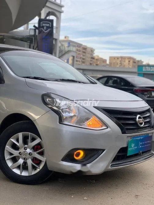 نيسان صنى 2021 رمادي مستعملة للبيع - 6