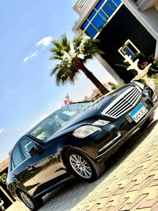 مرسيدس E 300 2011 أسود مستعملة للبيع - 1