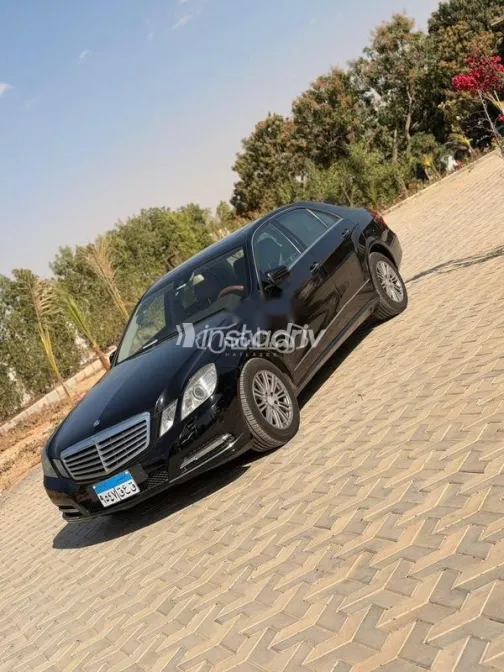 مرسيدس E 300 2011 أسود مستعملة للبيع - 3