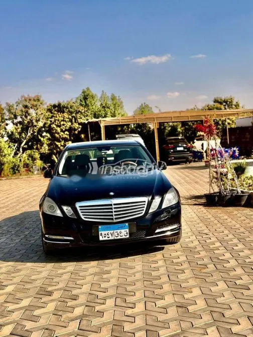 مرسيدس E 300 2011 أسود مستعملة للبيع - 4