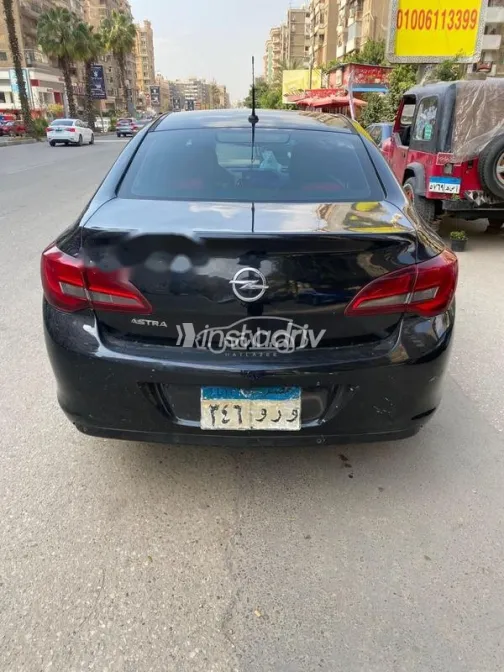 اوبل أسترا 2013 أسود مستعملة للبيع - 3