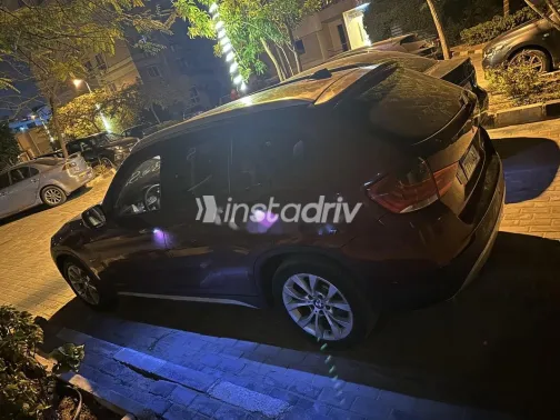 بي ام دبليو X1 2012 أحمر غامق مستعملة للبيع - 4