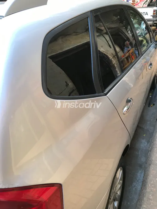 كيا كارينز 2011 أبيض مستعملة للبيع - 1