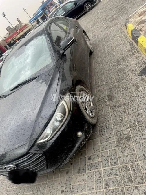 Hyundai Elantra AD 2019 White Used for Sale - 3