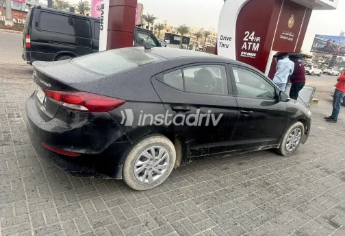 Hyundai Elantra AD 2019 White Used for Sale - 4