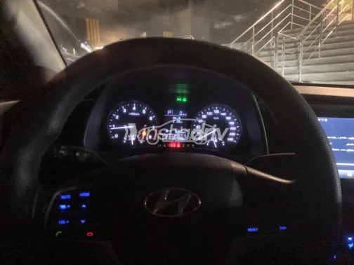 Hyundai Elantra AD 2019 White Used for Sale - 9