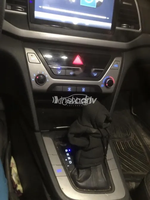 Hyundai Elantra AD 2019 White Used for Sale - 10