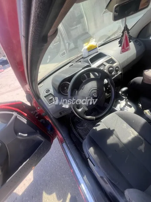 رينو ميجان 2005 أحمر غامق مستعملة للبيع - 5