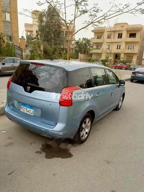 Peugeot 5008 2011 Cyan Used for Sale - 2